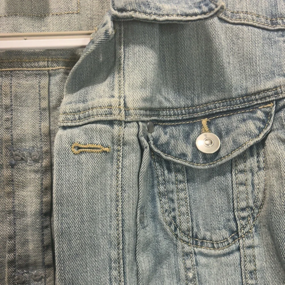 Washed Denim Jacket by H&M size 6 - Picture 4 of 8